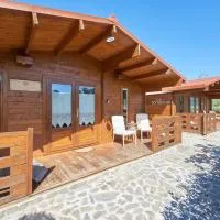 Lakeside Cabin Oasis w/ AC, By TimeCooler, hôtel à Montargil