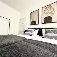 Serviced 4 bed 2 bath Manor Park House