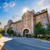 The Knight Center at Washington University, hotel sa University City