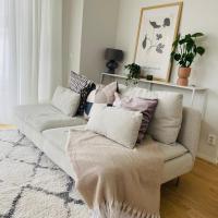 2 Bedroom Rose Charm - by University, hotel near Kokkola-Pietarsaari Airport - KOK, Kokkola