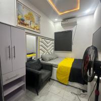 Lovely studio apartment in ogudu by magnanimous, מלון בלגוס