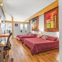 Charming Condo - European Vibe، فندق في بالم كوست