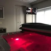 MAISON AVEC JACUZZI PRIVATIF, Hotel in Saint-Aubert