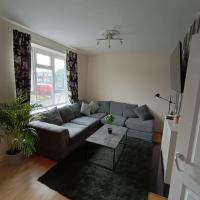 Spacious 3 bed flat opp Springfield park, Hackney.