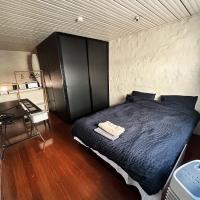 Bedroom in terrace house with shared bath, Hotel im Viertel Ultimo, Sydney