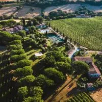 Villa Acquaviva Wine Resort، فندق في مونتيميرانو
