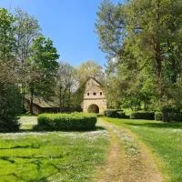 Domaine des Forges de la Vache, hotel i Raveau