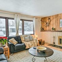 Pet Friendly West Anchorage Home Near Airport!, hotel i nærheden af Ted Stevens Anchorage Internationale Lufthavn - ANC, Anchorage