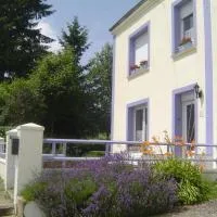 Aux 2 cerisiers, hotel v mestu Virton