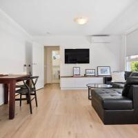 Chic Elwood 1BR Apt with Free Parking, hotel a Melbourne, Elwood