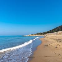 Kalogria Beach Apartments, hotel a prop de Aeroport d'Araxos - GPA, a Kalogria