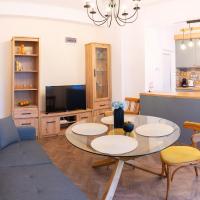 Seaside Estate - Cozy and Romantic - Public Parking Nearby, Hotel in Warna