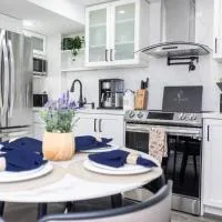 French Charm in Brampton 2 Bdrm Apt: Brampton şehrinde bir otel