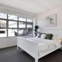 A Stylish & Bright Suite Next to Darling Harbour