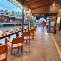 암파와에 위치한 호텔 Thanicha Resort Amphawa