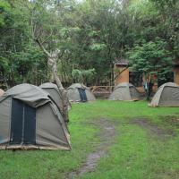 Room in BB - Red Rocks Rwanda - Tent Twin, ξενοδοχείο σε Nyakinama