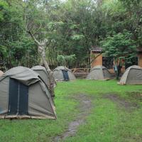 Room in BB - Red Rocks Rwanda - Tent Twin, khách sạn ở Nyakinama