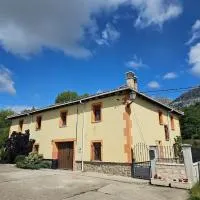 El txoko de onso, Hotel in Santibáñez de la Peña