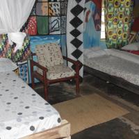 Room in BB - Red Rocks Rwanda - Triple Room, hotel in Nyakinama