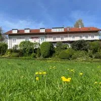 Hotel Auf Wolke 8, hótel í Trostberg an der Alz