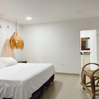 Hermosa habitación en casa campestre con piscina cerca al aeropuerto, hotel dekat Bandara Internasional Simon Bolivar  - SMR, Santa Marta