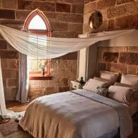 St Martins of Tasmania - converted heritage listed church、Dunalleyのホテル