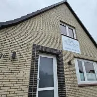 Hotel Dorfkrug Büsum - günstige Altbauzimmer Am Oland, хотел в Бюсум
