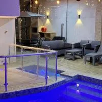 Immeuble Thala Tigzirt appart 90m avec 2h de piscine privée、Tigzirtのホテル