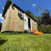 Shepherds Hut - Brecon Beacons, hotel v destinaci Llangadog