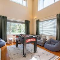 Short Drive to Stadiums - Large 4 Bedroom House, hotel near Boeing Field/King County International Airport - BFI, Seattle