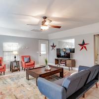 Sunny Side at Dog River-Dock, Lake, Fenced Yard, hotel near Mobile Downtown - BFM, Mobile