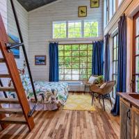 Treetop Hideaways: The Dogwood Treehouse, hotel i Chattanooga