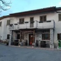 Rooms with a parking space Jelovice, Central Istria - Sredisnja Istra - 22787, hotel v destinaci Lanišće