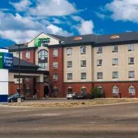 Holiday Inn Express Hotel & Suites - Slave Lake by IHG, מלון בSlave Lake
