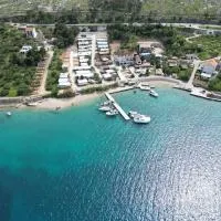 Studio apartman Barbeta، فندق في غريباستيكا
