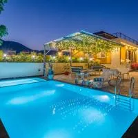 Udaipur में, होटल ELIVAAS 2 BHK Pet Friendly Villa with Pvt Pool - Heaven in Hill