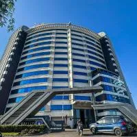 Ambition studio apartment at rajhans belliza, hotelli kohteessa Dumas