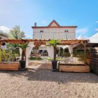 Domaine du Baraillot - Chambres & Table d'hôtes, Soirée Étape، فندق في Aiguillon