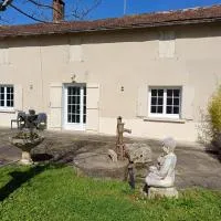 Gîte de la rivière、Pineuilhのホテル