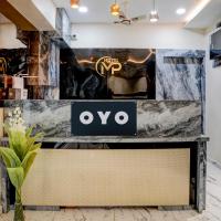 OYO Flagship Hotel Meet Palace, hotell piirkonnas Vastrapur, Ahmedabad