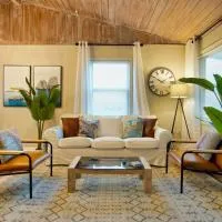Serenity Sol ※ Surfside Charmer Near Beach & Jetty, hotel Surfside Beachben