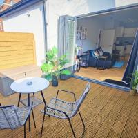 Stylish central 2 bed private patio and parking