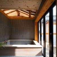 Luxury hanok with private bathtub - SW02, hotel in Seochon, Seoul