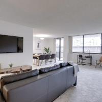 Condo Near to Metro Station at Crystal city: Arlington, Ronald Reagan Washington Ulusal Havaalanı - DCA yakınında bir otel