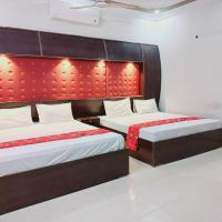 Rose Palace Guest House، فندق في Gulshan-E-Jamal، كراتشي