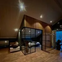 Mysig lägenhet med öppen planlösning på hästgård., hotel v destinácii Ljung