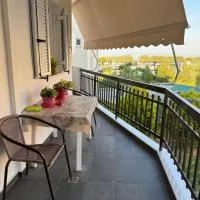 Zoe Akrata Apartment, hotel in Paralía Akrátas