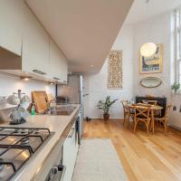 Charming 1 Bedroom Apartment in old School House, hotel em Woolwich, Londres