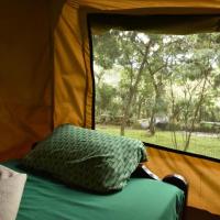 Room in BB - Red Rocks Rwanda - Safari Tent Twin, hotel en Nyakinama