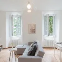 Nonna Tere Apartment by Rent All Como, hotelli kohteessa Carate Urio